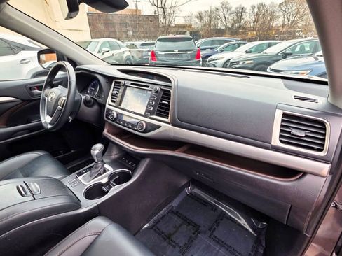 Used 2019 Toyota Highlander XLE image 41