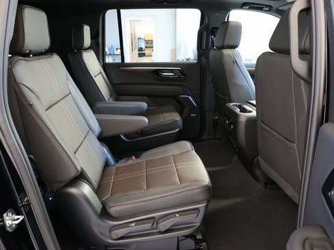 New 2025 Chevrolet Suburban High Country image 39