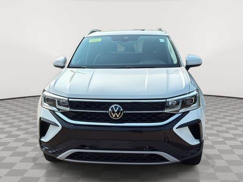 Used 2024 Volkswagen Taos SEL AWD/4WD image 2