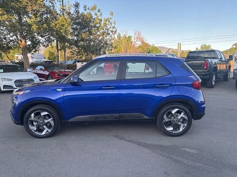 Used 2023 Hyundai Venue Limited w/ Cargo Package FWD image 5