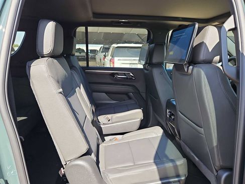 New 2026 Chevrolet Suburban Z71 w/ Z71 Off-Road Package AWD/4WD image 16