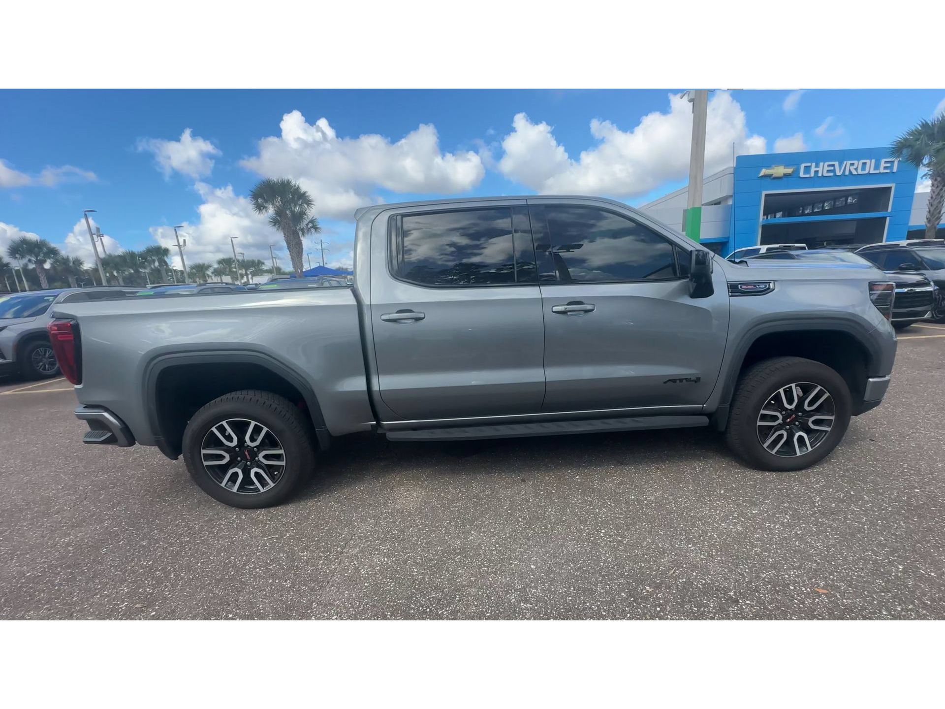 Used 2024 GMC Sierra 1500 AT4 w/ Technology Package AWD/4WD image 9