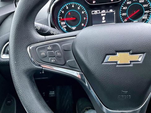 Used 2018 Chevrolet Cruze LT image 15
