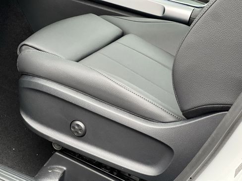 New 2026 Mercedes-Benz GLB 250 4MATIC image 12