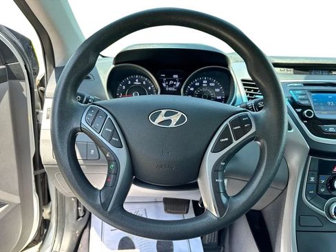 Used 2016 Hyundai Elantra SE w/ Option Group 02 FWD image 12