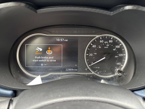 Used 2025 Nissan Versa SV FWD image 38