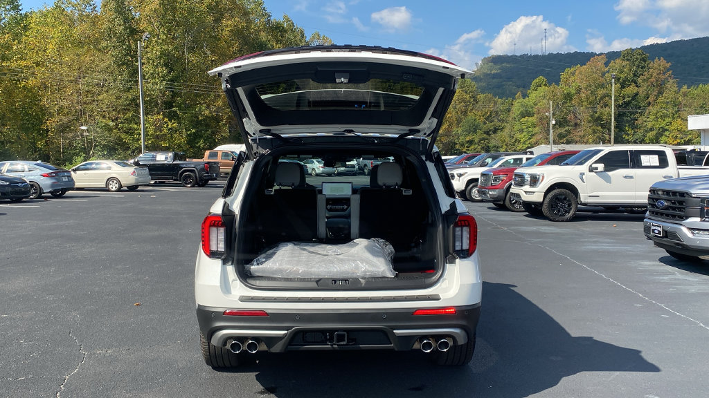 New 2027 Ford Explorer Platinum w/ 3.0L Ultimate Package AWD/4WD image 26