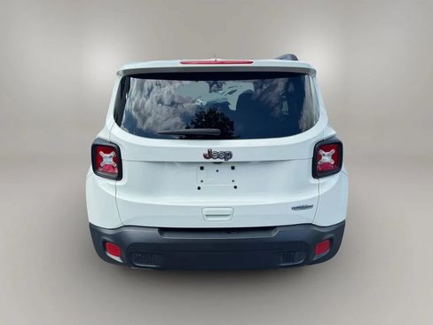 Used 2018 Jeep Renegade Latitude FWD image 10