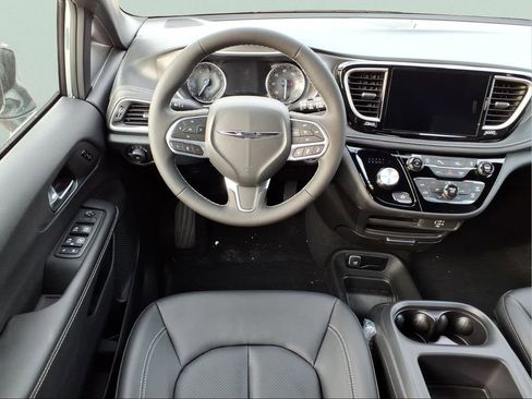 New 2026 Chrysler Pacifica Select image 14