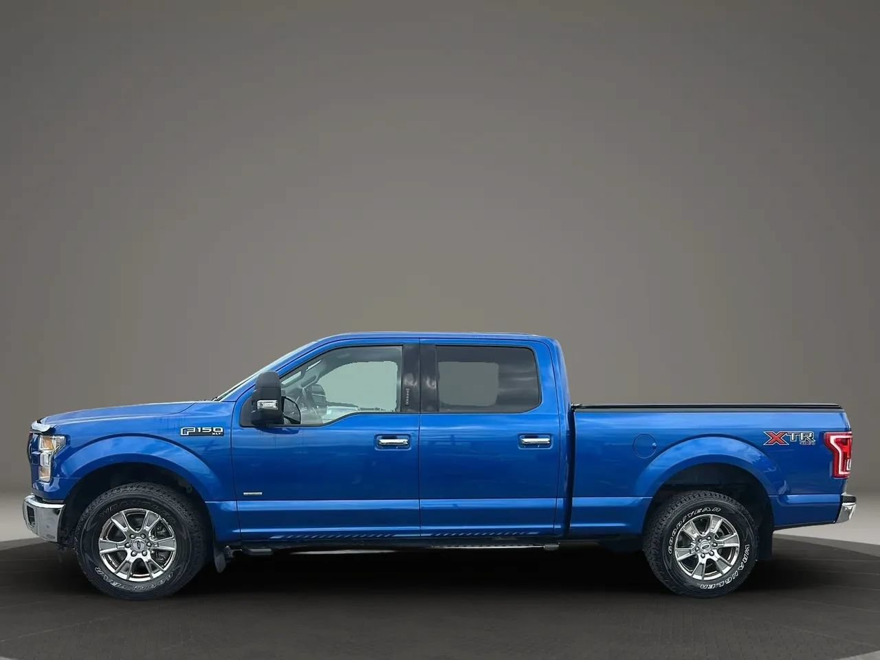 Used 2017 Ford F150 XLT w/ Equipment Group 301A Mid AWD/4WD image 4