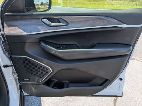 Used 2022 Jeep Grand Cherokee L Limited RWD image 38
