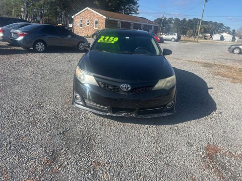 Used 2013 Toyota Camry SE image 2