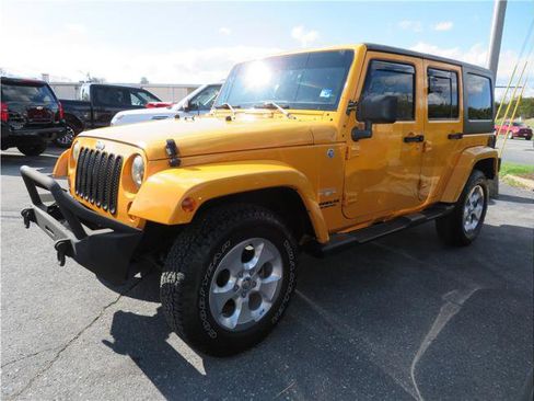Used 2013 Jeep Wrangler Unlimited Sahara w/ Trailer Tow Group AWD/4WD image 11