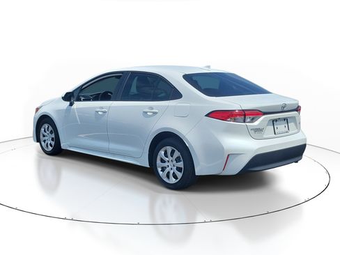 Used 2025 Toyota Corolla LE FWD image 4