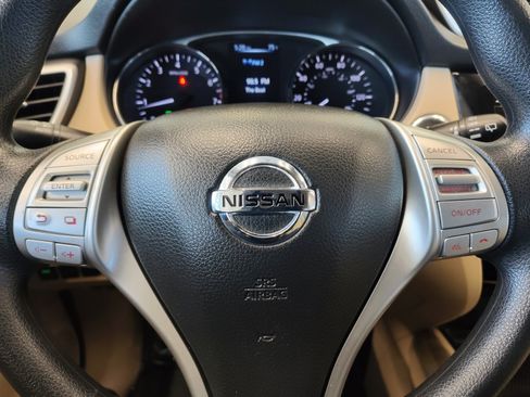 Used 2016 Nissan Rogue SV FWD image 16