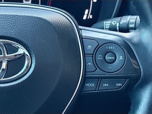 Used 2024 Toyota Corolla Cross XLE w/ Convenience Package FWD image 12