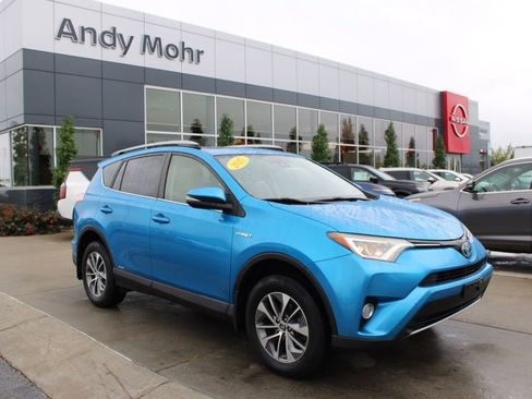Used 2017 Toyota RAV4 XLE image 1