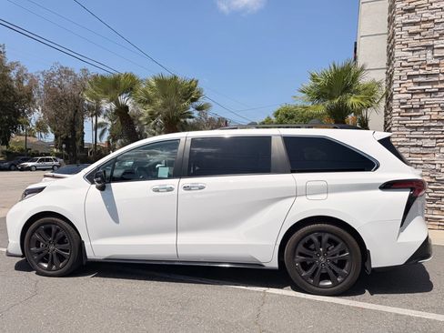 Used 2024 Toyota Sienna XSE w/ XSE Premium Package image 2