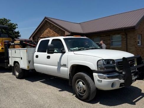 Used 2006 GMC Sierra 3500 SLT w/ Heavy-Duty Power Package AWD/4WD image 4