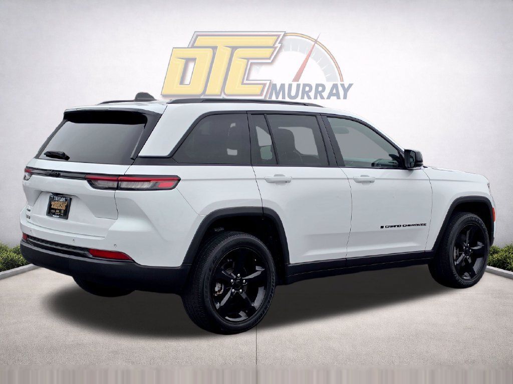 Used 2023 Jeep Grand Cherokee Altitude AWD/4WD image 5