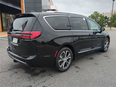 New 2026 Chrysler Pacifica Pinnacle w/ Trailer Tow Group image 4