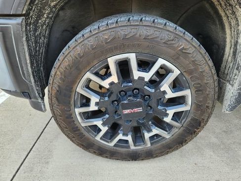 Used 2024 GMC Sierra 2500 AT4 w/ AT4 Preferred Package AWD/4WD image 9