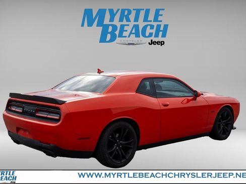 Used 2016 Dodge Challenger R/T w/ Driver Convenience Group image 6