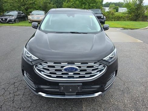 Used 2019 Ford Edge Titanium w/ Equipment Group 301A FWD image 2
