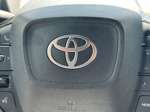 Used 2024 Toyota bZ4X FWD image 39