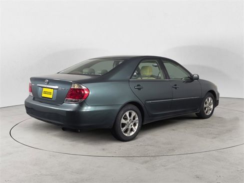 Used 2005 Toyota Camry XLE image 3