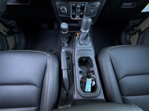 New 2025 Jeep Gladiator Sport image 16