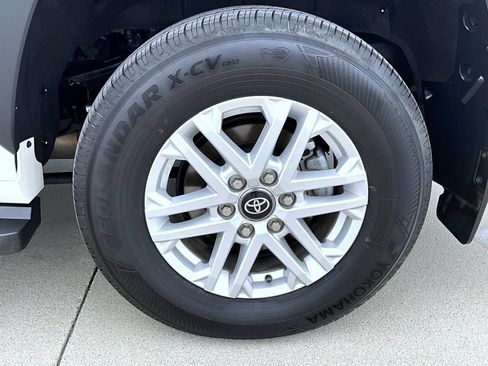 Used 2025 Toyota Sequoia SR5 AWD/4WD image 27