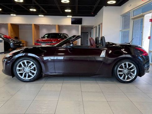 Used 2014 Nissan 370Z Touring RWD image 8
