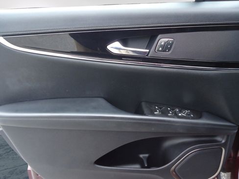 Used 2021 Lincoln Nautilus Standard w/ Equipment Group 101A image 18