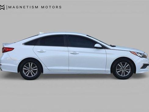 Used 2016 Hyundai Sonata SE FWD image 2