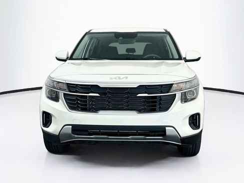 Used 2024 Kia Seltos LX AWD/4WD image 2