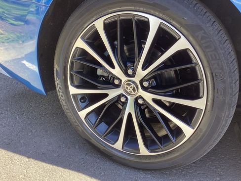 Used 2020 Toyota Camry SE w/ Sunroof Package image 6