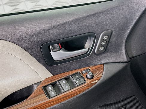 Used 2017 Toyota Sienna Limited Premium image 15