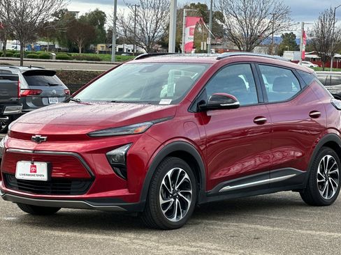 Used 2022 Chevrolet Bolt EUV Premier w/ Sun & Sound Package image 8