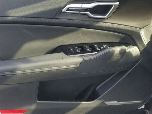 New 2025 Kia Sportage EX image 7