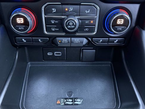 Used 2022 Chevrolet Tahoe Z71 image 31