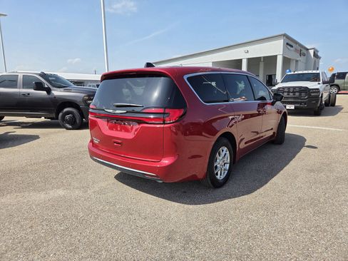 New 2026 Chrysler Pacifica Select FWD image 7