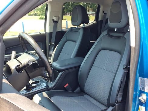 Used 2021 Chevrolet Colorado Z71 AWD/4WD image 2