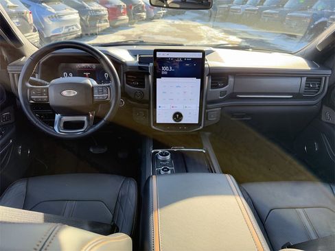 Used 2024 Ford Expedition Platinum image 18
