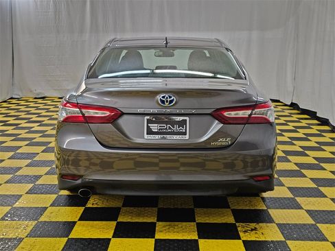 Used 2018 Toyota Camry XLE image 4