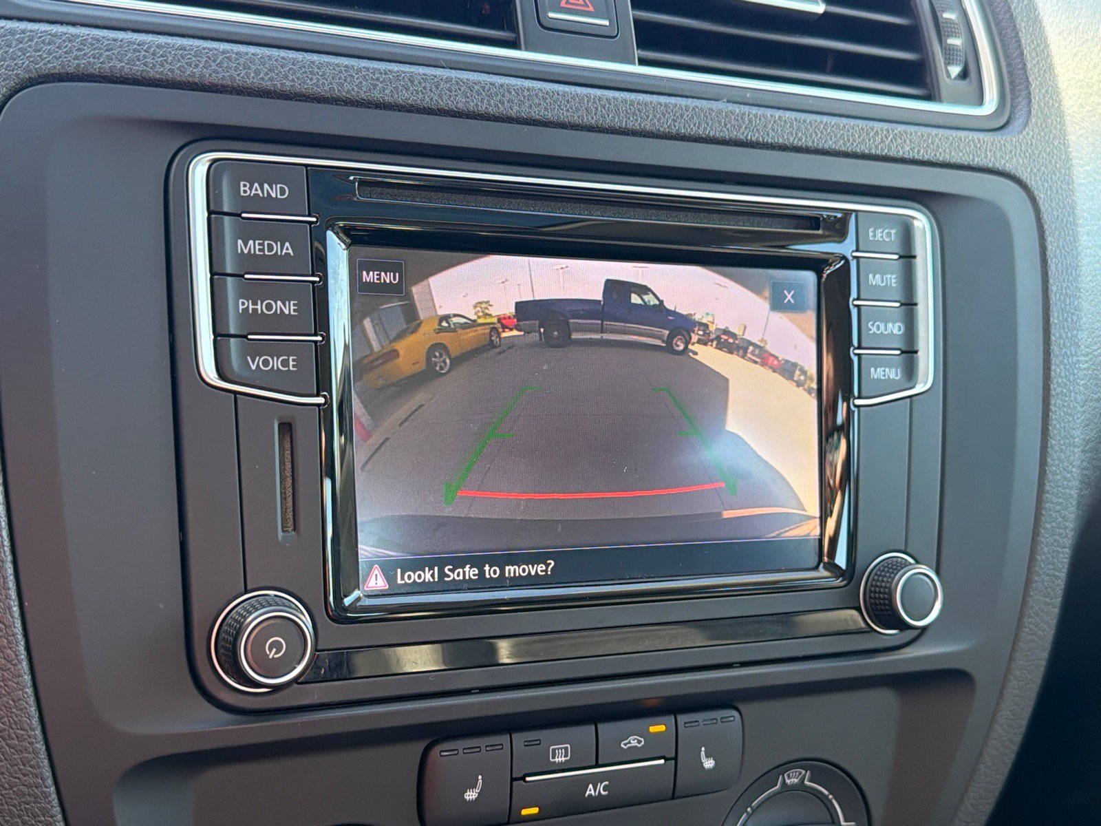Used 2017 Volkswagen Jetta SE FWD image 16