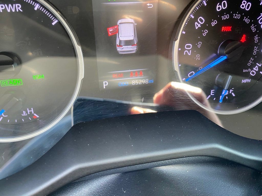 Used 2022 Toyota RAV4 XLE AWD/4WD image 5