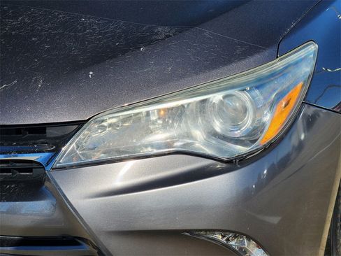 Used 2015 Toyota Camry LE image 9