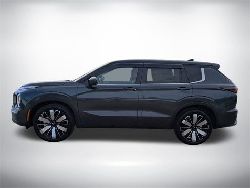 New 2026 Mitsubishi Outlander SE image 6