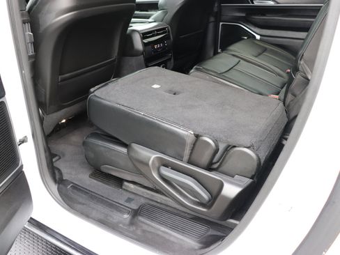 Used 2024 Jeep Wagoneer L Series II w/ Flexible Seating Group image 29